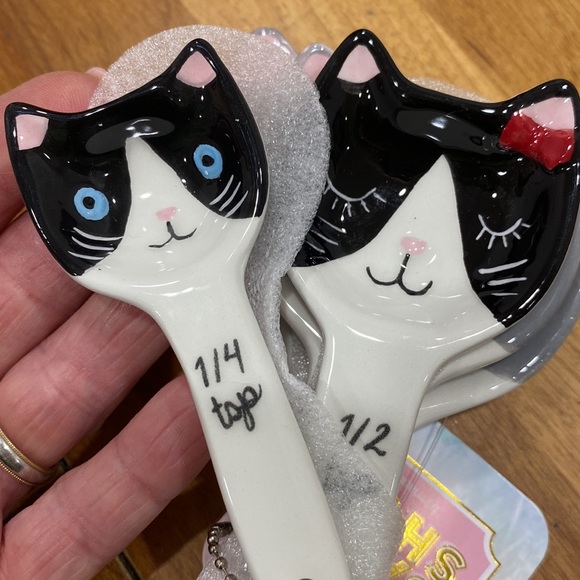 Bake Shop Other - NWT.  Set of 4, ceramic, cat, measuring spoons.